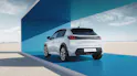 Peugeot E-208 en blanc vue de l'arrière
