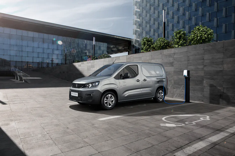 PEUGEOT e-Partner Side