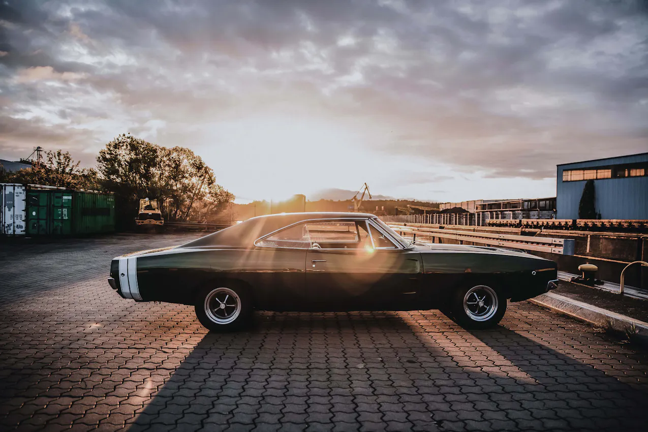 Oldtimer bei Sonnenuntergang