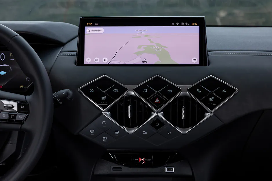 Infotainment-System im Inneren des DS3