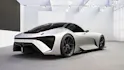 Lexus electrified von hinten in einem Showroom