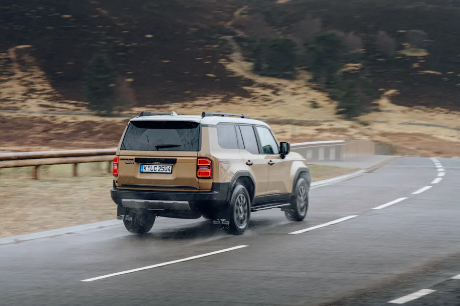 Le nouveau Land Cruiser sur les routes interurbaines