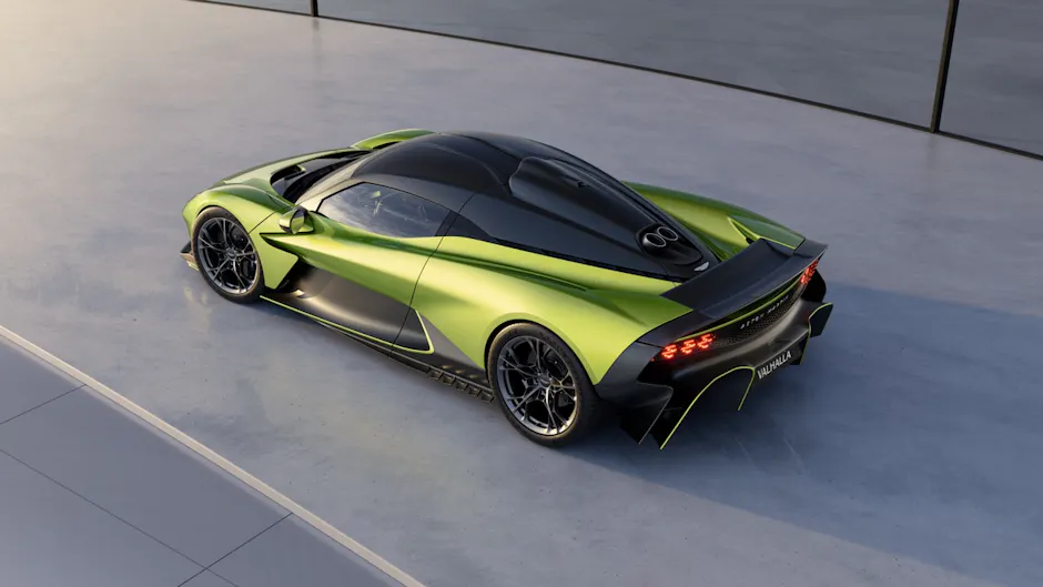 Aston Martin Valhalla in verde