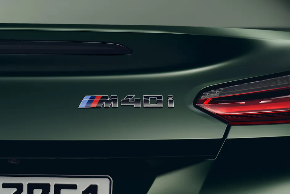 BMW M40i Badge