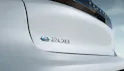 Peugeot E-208 en blanc vue de l'arrière