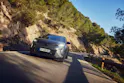 Le Scenic E-Tech 100% electric avec jusqu'à 220 ch sur une route de campagne