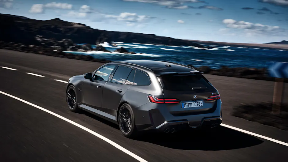 BMW M5 von schräg hinten