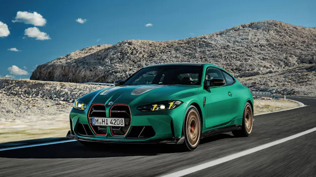 BMW M4 CS verte vue de côté
