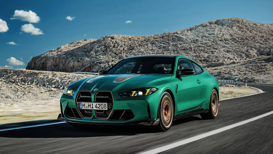 BMW M4 CS verde vista di lato