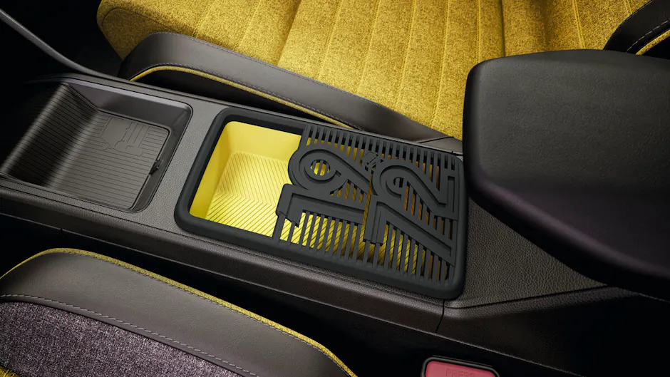 Console centrale d'une Renault 5 E-Tech jaune