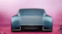 Jaguar Type 00 in azzurro da dietro, su base rosa