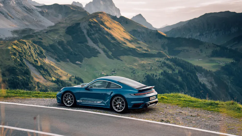 Blauer Porsche 911 von aussen