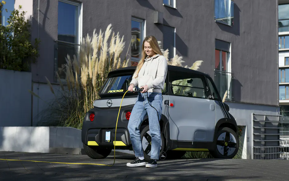 Aufladen des Opel Rocks Electric
