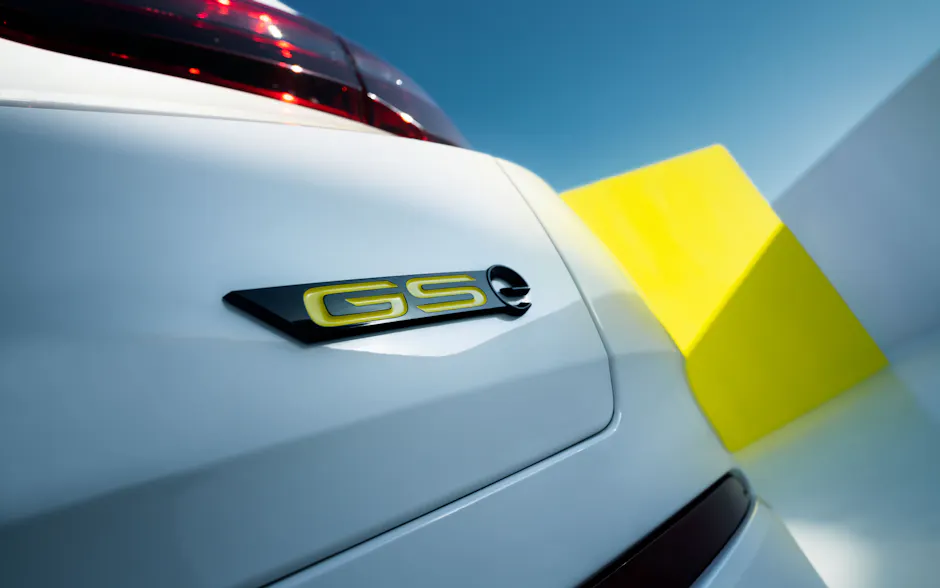 Gros plan sur l'arrière de l'Opel Grandland GSE
