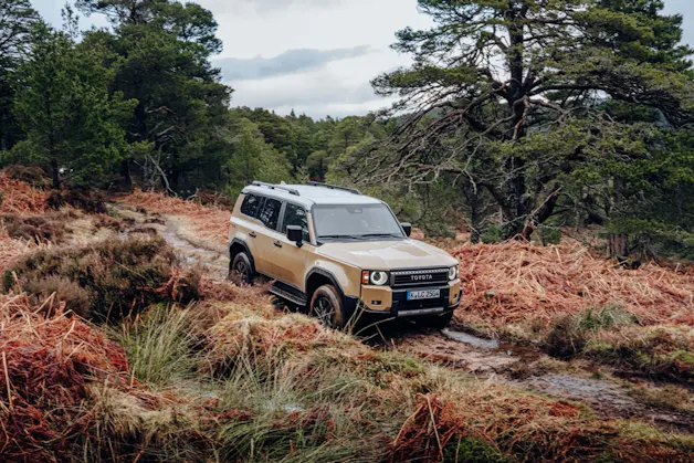 Le nouveau Toyota Land Cruiser en route sur le terrain