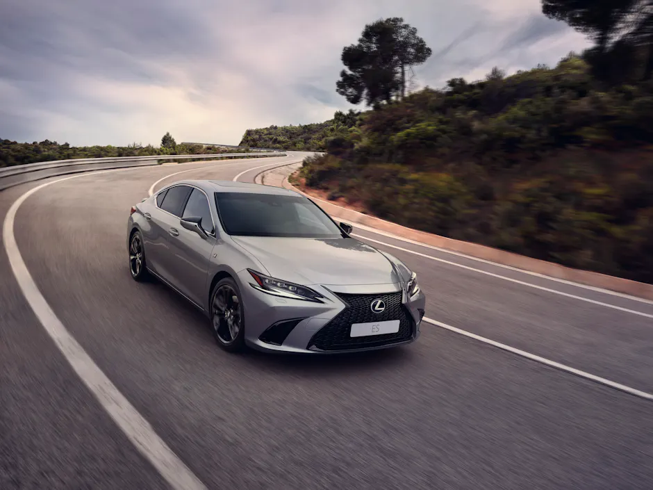 Lexus ES 300h Front side