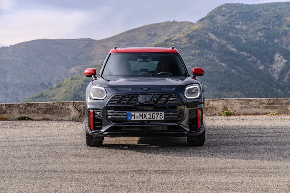 MINI John Cooper Works Countryman Frontansicht Kühlergrill