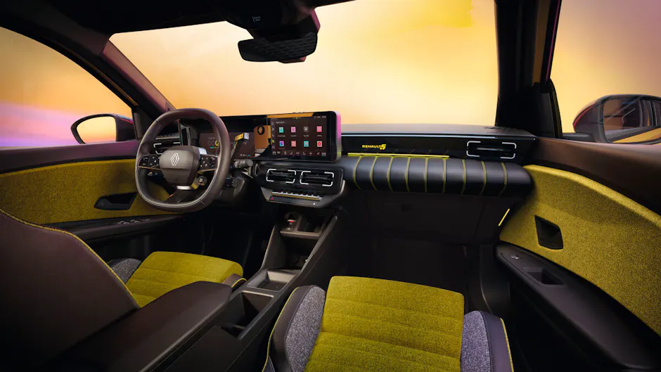 Intérieur jaune d'une Renault 5 E-Tech