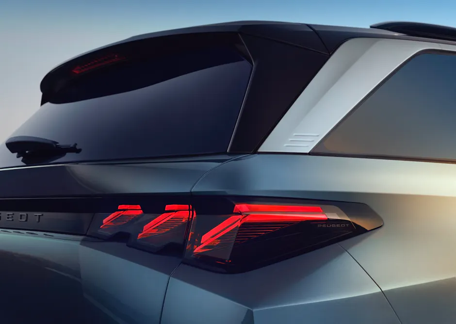 Feux arrière Vue détaillée de la nouvelle Peugeot E-5008