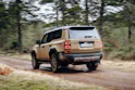 Toyota Land Cruiser vue arrière roulant en tout-terrain