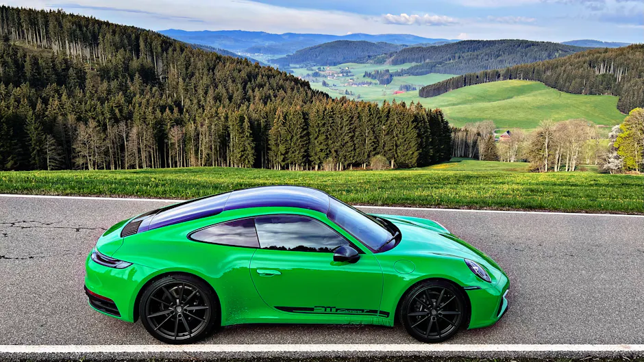 Porsche 911 Carrera T: l’icona delle auto sportive tedesche con un telaio perfetto. 