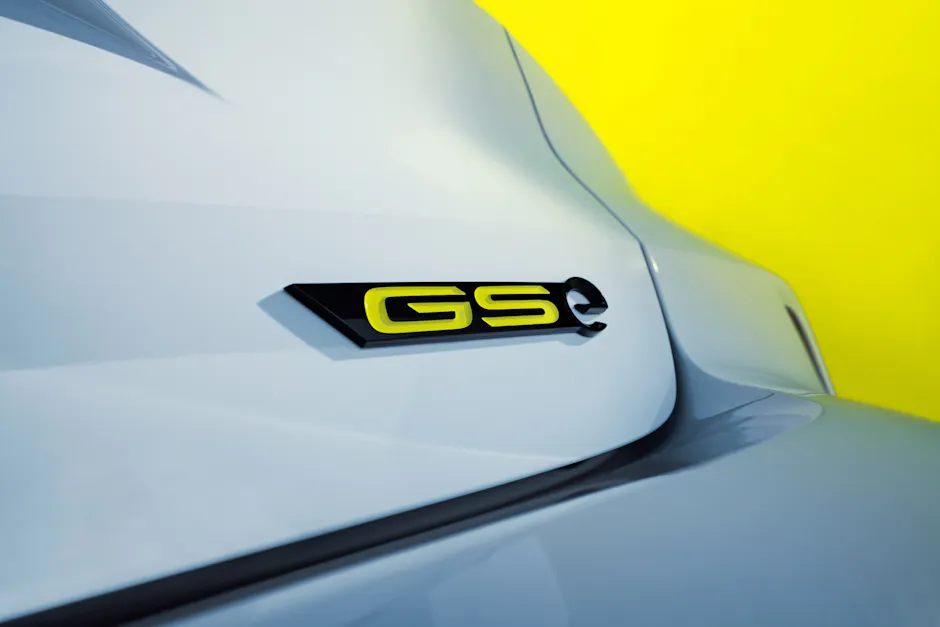 Opel Astra Sports Tourer GSe logo