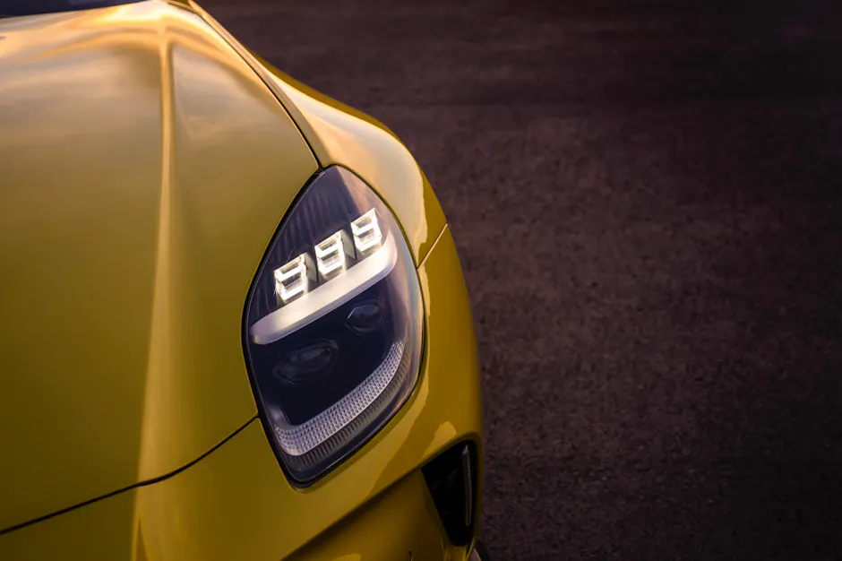 Aston Martin Vantage Scheinwerfer