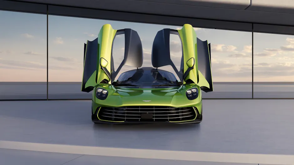 L'Aston Martin Valhalla verde vista dal davanti