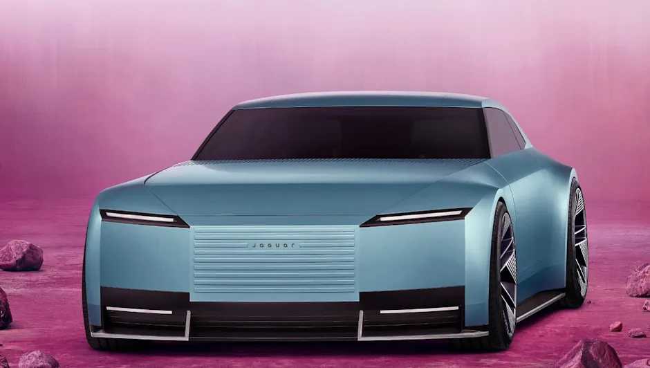 JAGUAR TYPE 00 in blu con sfondo rosa