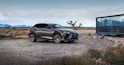 Lexus RZ in silber Grau, Wüstenlandschaft,