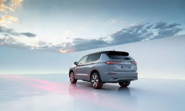 Mitsubishi Outlander 2025, ibrido plug-in, vista laterale posteriore