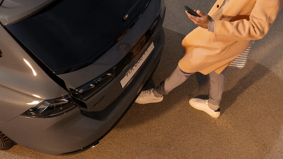 Peugeot 508 SW Kofferaum öffnet durch Fusskick