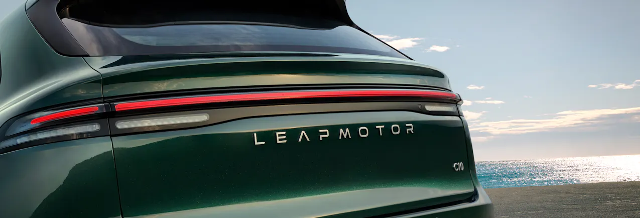 Logo Leapmotor C10 e fanalino posteriore