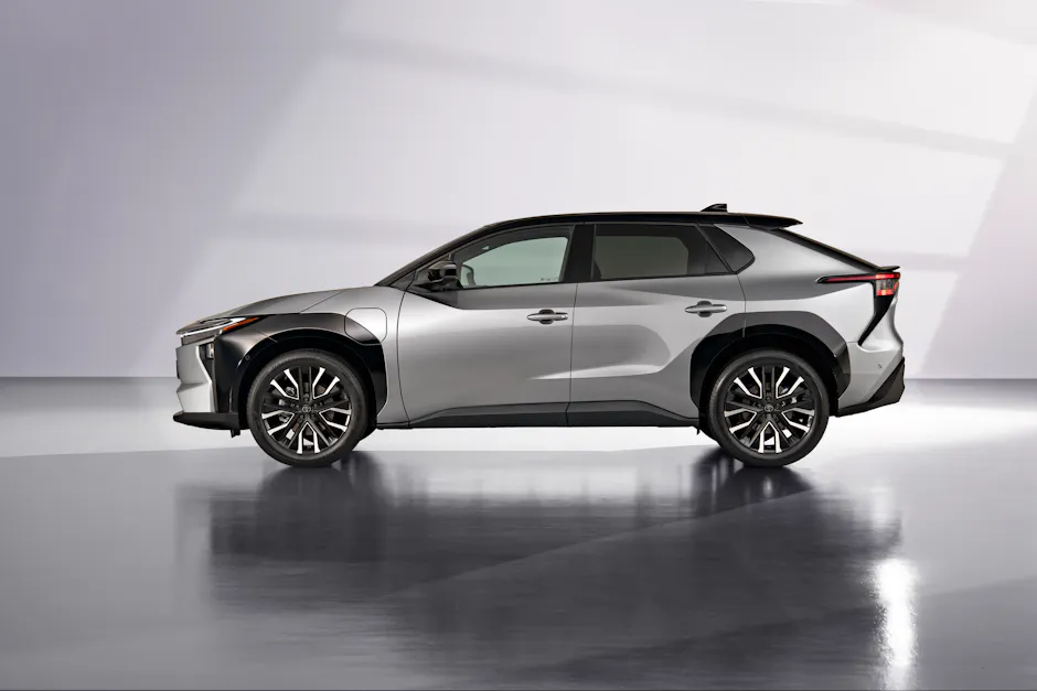 Aerodynamisches Profil des Toyota bZ4X im Studio