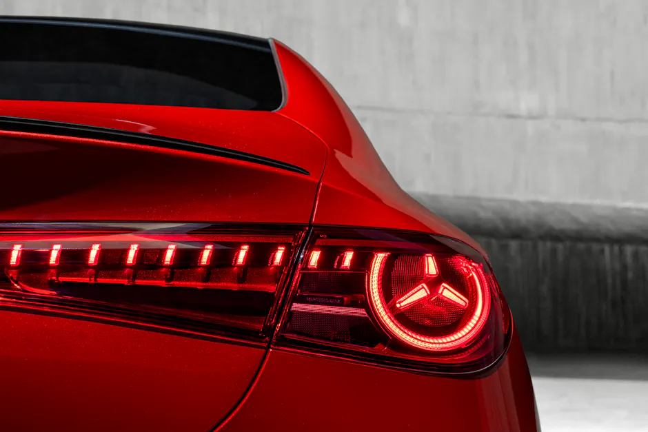 Dynamisches Heckdesign mit markanten LED-Rückleuchten