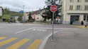 Au signal «Stop», il faut s’arrêter complètement.