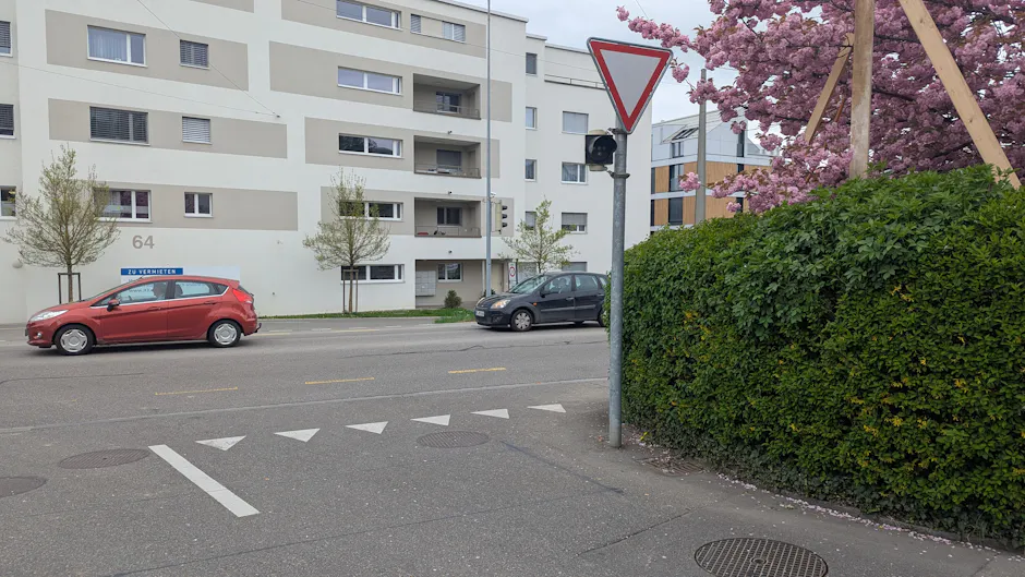 Aux intersections avec «Cédez le passage», il est interdit d’entraver la circulation transversale.