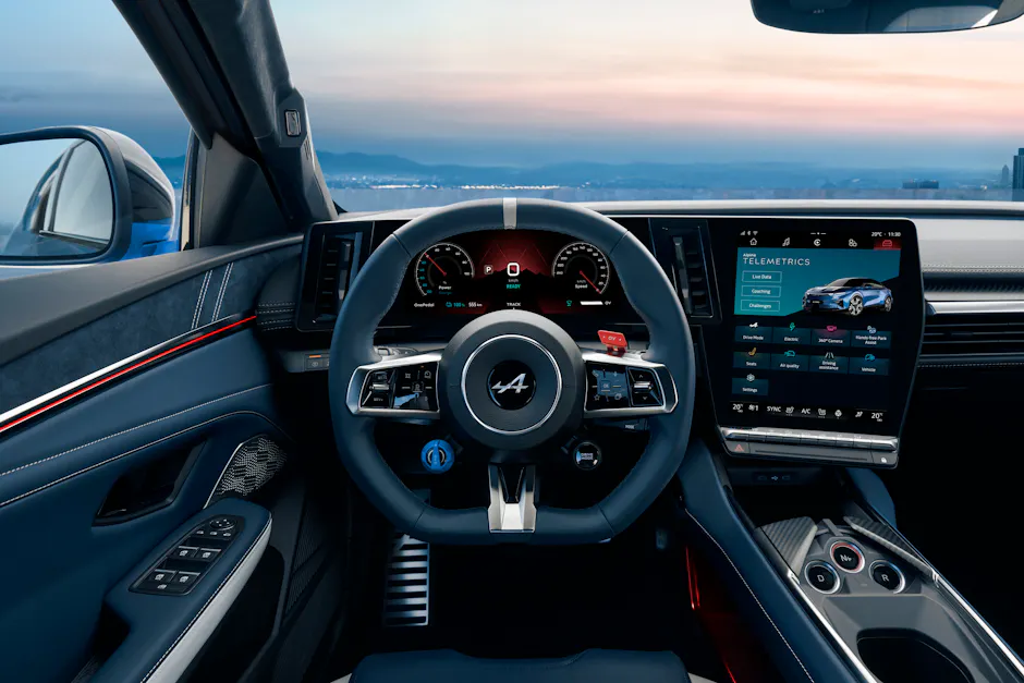 Display infotainment dell’Alpine A390 con dati live Alpine Telemetrics e parametri del veicolo