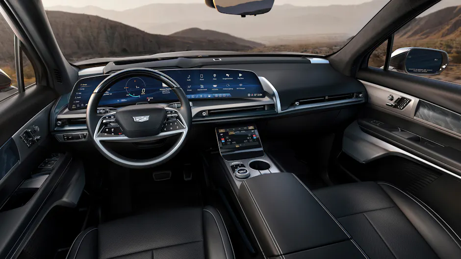 Cadillac VISTIQ: abitacolo con display LED da 33 pollici e volante dal design esclusivo