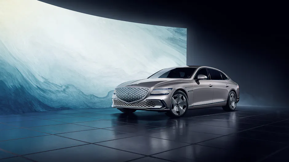 Genesis Electrified G80: vista a tre quarti anteriore con design Athletic Elegance