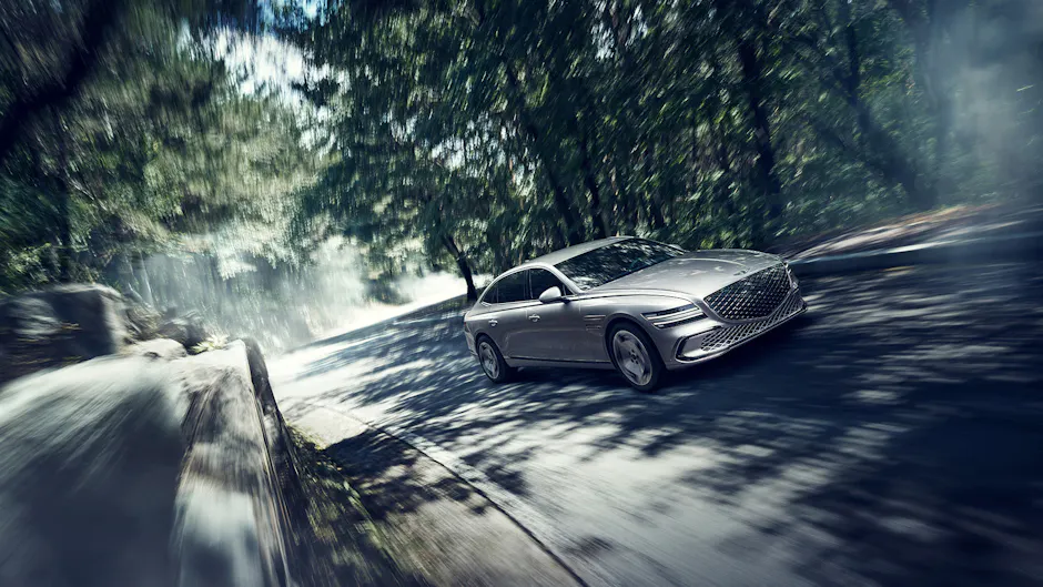 Genesis Electrified G80 su strada sterrata con irregolarità