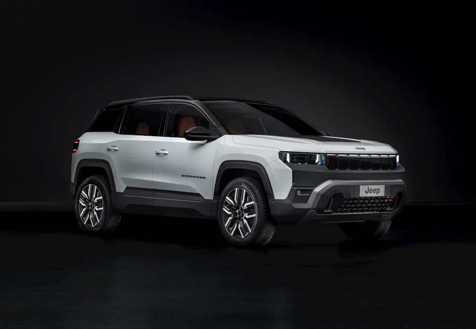 Paraurti off-road e protezione modulare: la Jeep Compass 4xe è pronta a tutto