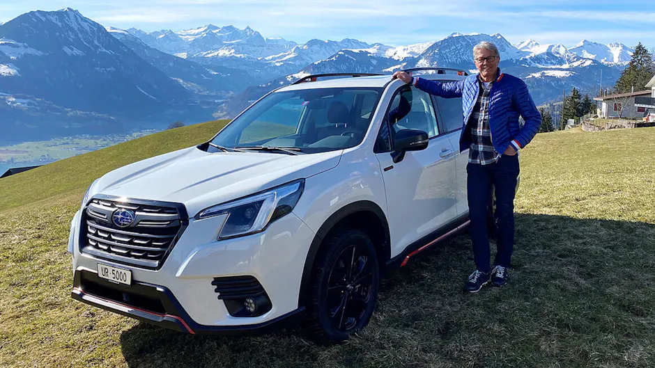 Subaru bianco con Bernhard Russi