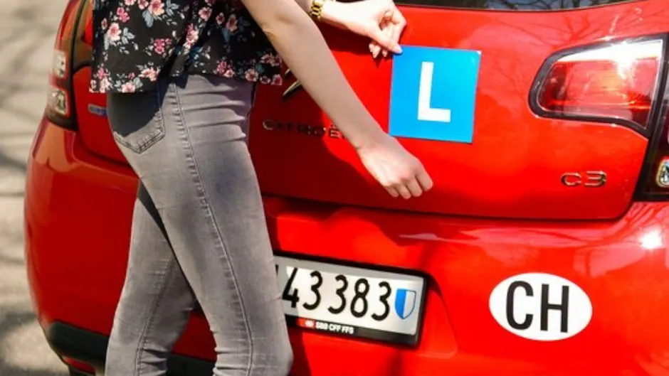 Mobility Car Sharing Auto con adesivo L per allievi conducenti