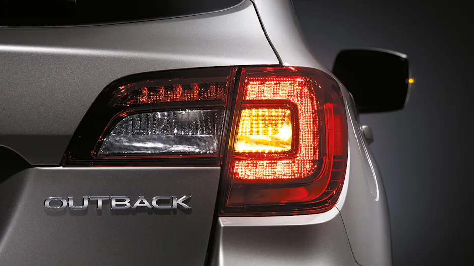  Subaru Outback argento, fanale posteriore