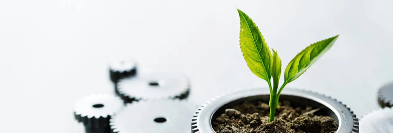 Une plante pousse à partir d'un engrenage