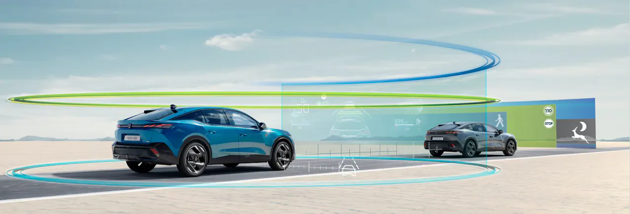 Deux Peugeot 408 SUV sur une route futuriste, devant bleu, derrière gris, avec des affichages graphiques pour les systèmes d’assistance