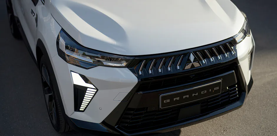 Weisser Mitsubishi