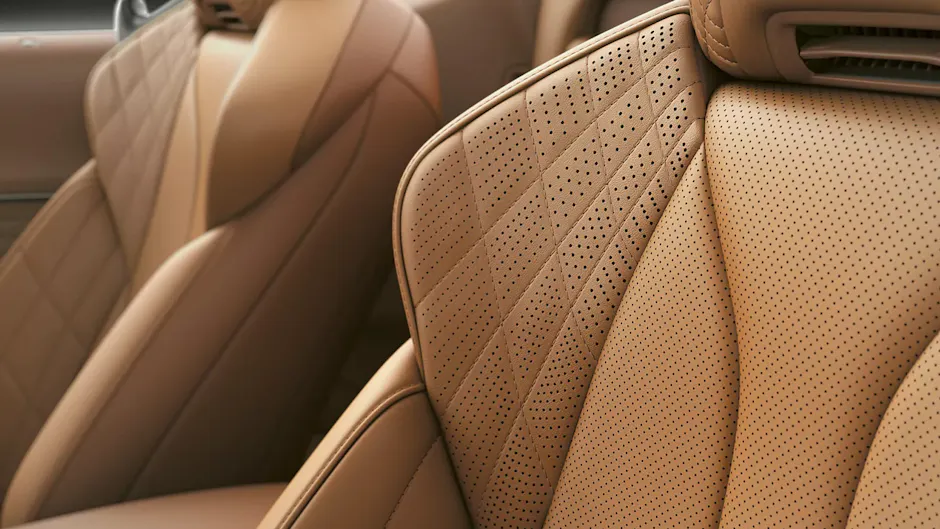 Sièges de voiture marron