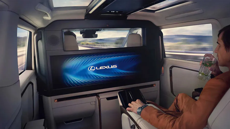 Lexus LM Interieur, von der Rückbank mit einem Bildschirm